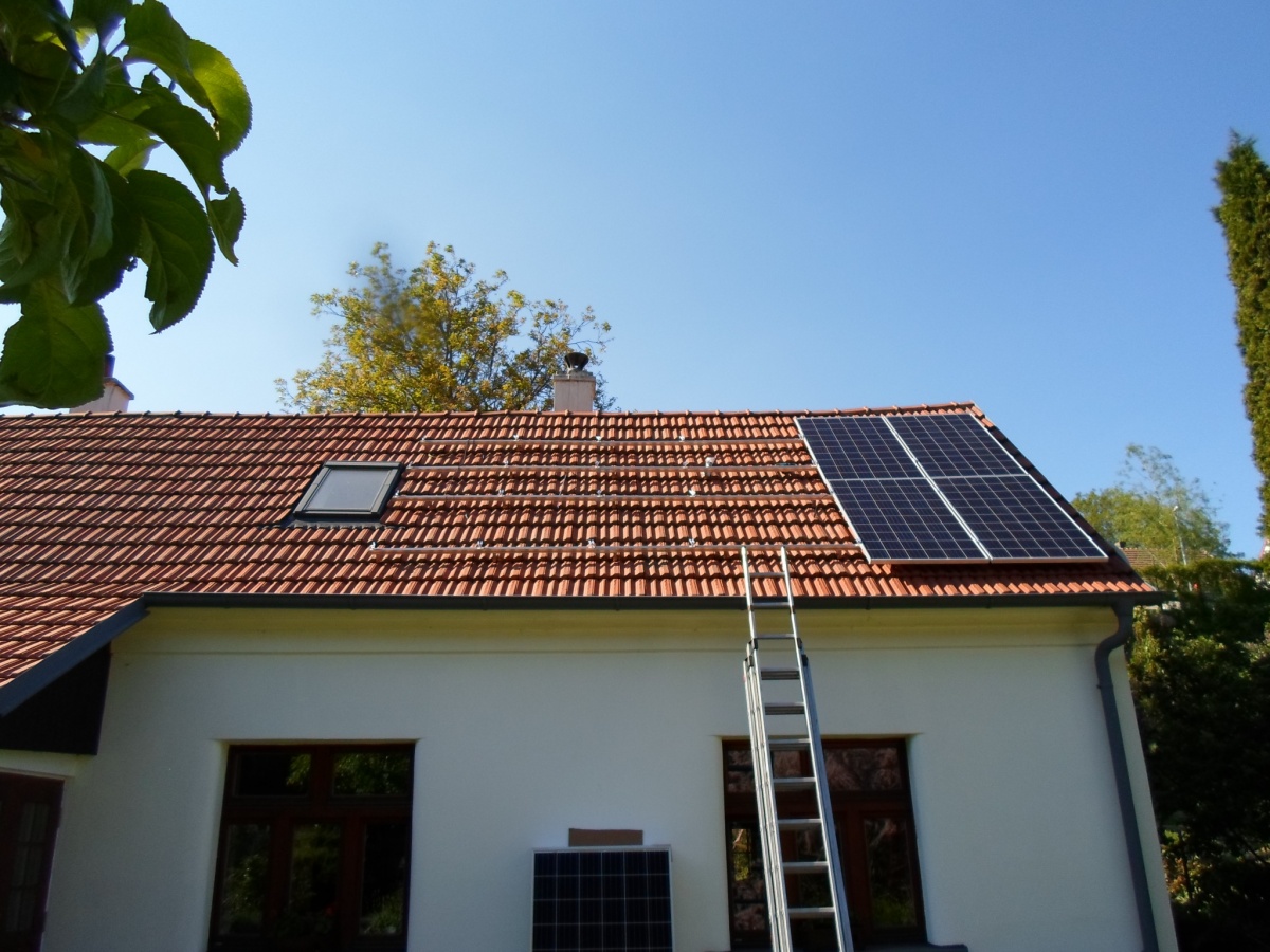 Fotovoltaická elektrárna, instalace panelů