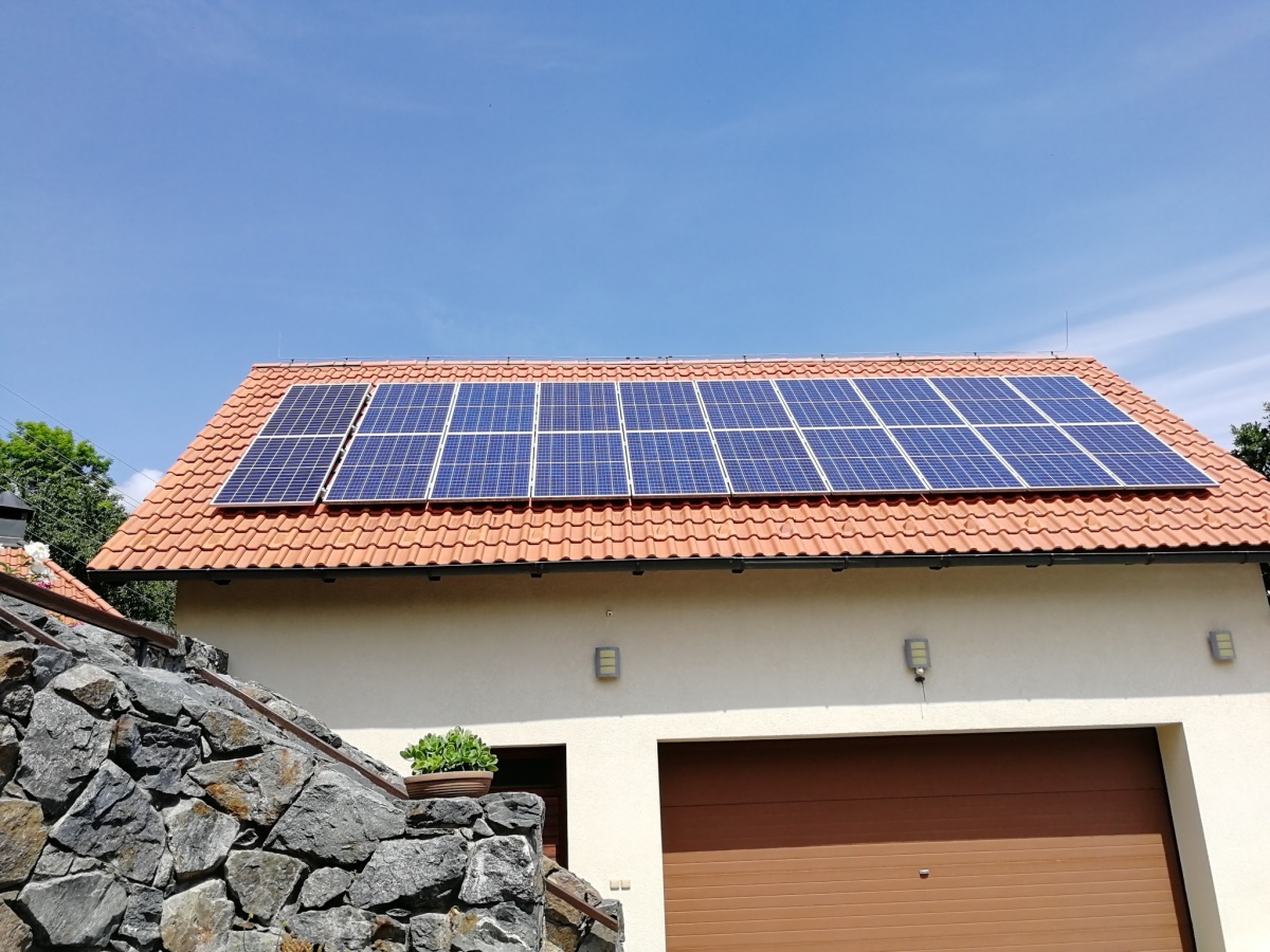 Doplnění fotovoltaického systému o dva panely a baterie, Sázava, Středočeský kraj